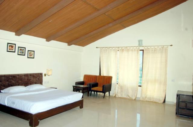 Natureraga Fernhill Resort Chail Room photo